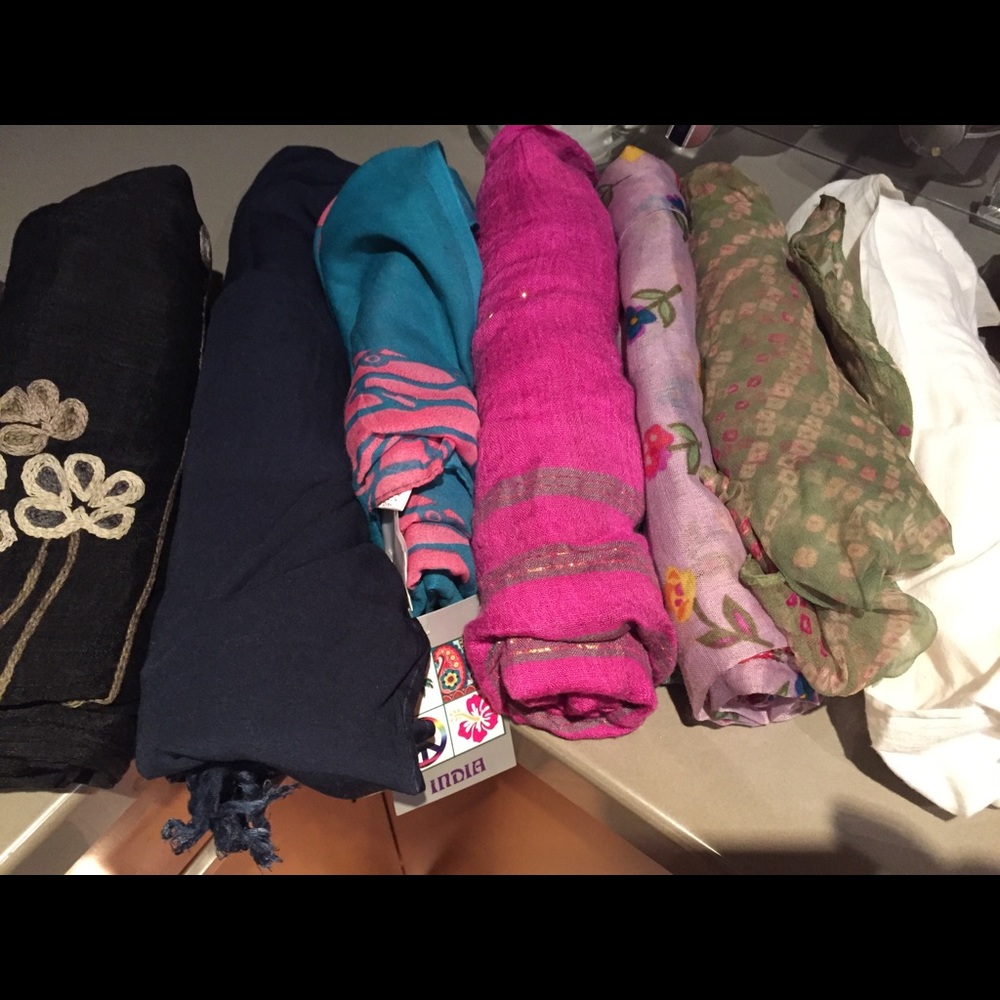 -SOLD- PAREOS / SARONGS  (7)